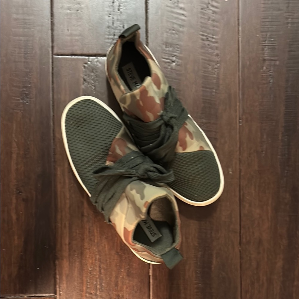 Camouflage Pattern High-Top Sneakers